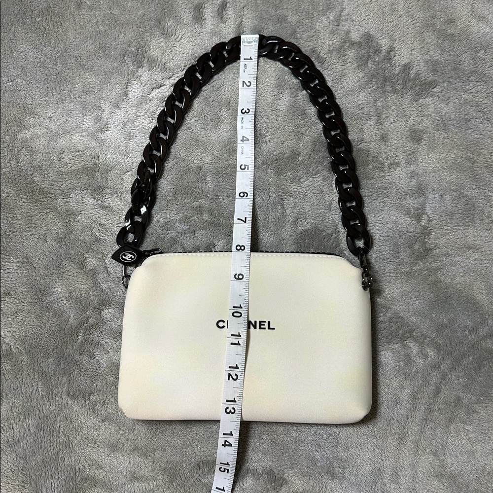 CHANEL Clutch with Black Chain - Picture 3 of 5